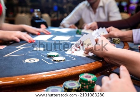 winners with novo poker in casino