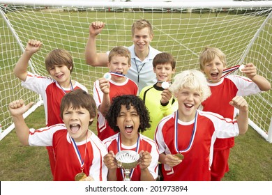 88,377 Happy football team Images, Stock Photos & Vectors | Shutterstock