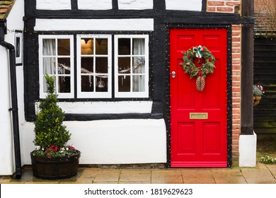 WINSLOW, UK - December 26, 2019. Christmas Wreath And Decorations Outside Heritage Home, Cottage House In UK, Winter Street Scene