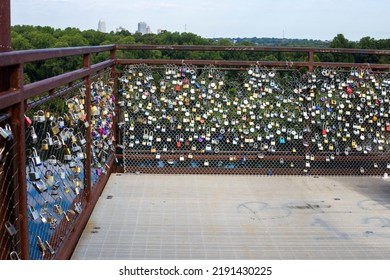 Winston Salem North Carolina United States August 18, 2022 Multiple Colored Master Locks At Quarry Park