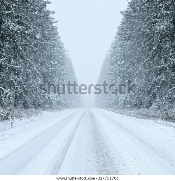 Winter\
Driving - Country Road in Winter -\
Snowfall