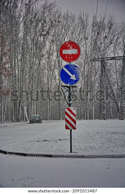 Winter Driving - Heavy snowfall on a country\
road. Driving on it becomes dangerous … winter park, path for\
bicycles, signs: no walking, no\
strollers