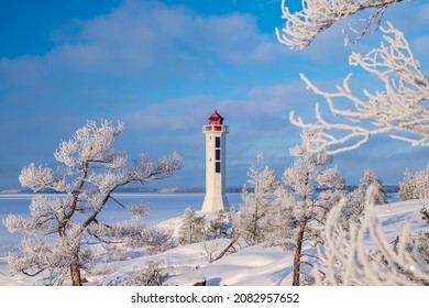 Winter Finnish lighthouse Kuninkaansaari (Povorotny), Vikhrevoy Island, Vyborg Bay, Gulf of Finland, Russia

(Try also a newly edited photo in high resolution.)