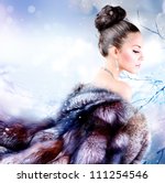 Winter Girl in Luxury Fur Coat