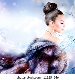 Winter Girl In Luxury Fur Coat