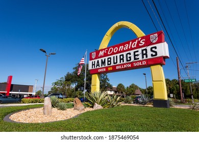 Winter Haven, Florida - October 14 2019: A Rare McDonald's Arch Featuring A Family Crest, Only Produced In 1962.