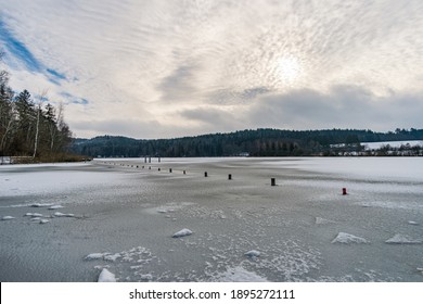 Winter hike around Lake Hosskirch near Koenigseggwald and the surrounding nature reserve