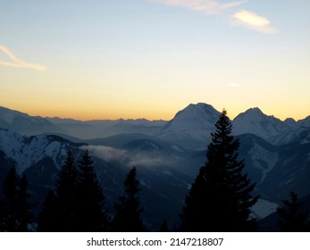 Winterwanderung auf den Pleisenspitz-Berg, Tirol, Österreich