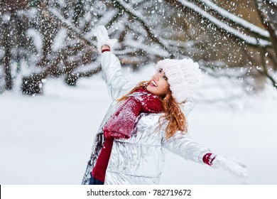 Winter Lifestyle Portrait Cheerful Pretty Girl Stock Photo 782719672 ...