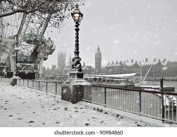 Winter  In London. Snow Near Big Ben