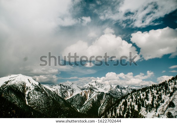 Winter mountains and clera
blue sky 