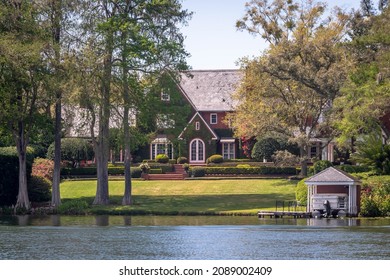 WINTER PARK, FL - 13 MARCH 2021: Vines Grow On An Upscale Brick Home On The Lake