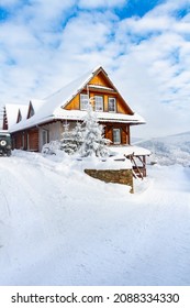 Winter In Poland. Homestead Under Hall – Agritourism Farm, Accommodation For Tourists In Koszarawa Village. Mountain Cottage  In Winter. Landscape In The Beskid Mountains. Koszarawa,  Beskidy Mountain