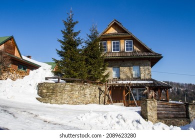 Winter In Poland. Homestead Under Hall – Agritourism Farm, Accommodation For Tourists In Koszarawa Village. Mountain Cottage  In Winter. Landscape In The Beskid Mountains. Koszarawa,  Beskidy Mountain