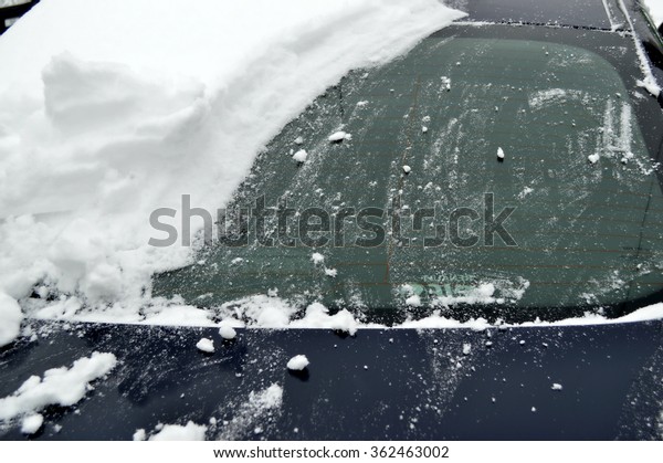 Winter problem, car in the\
snow