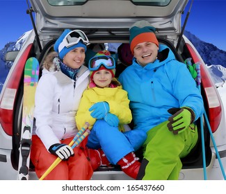 Winter, Ski, Journey - Family With Ski Equipment Ready For Travel To Ski Resort