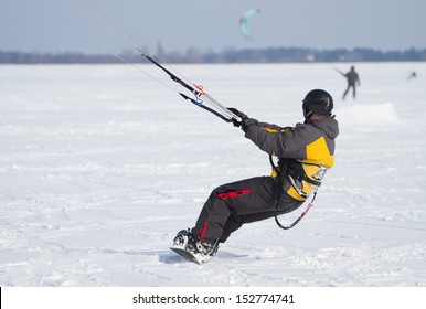 Winter Snowkiting