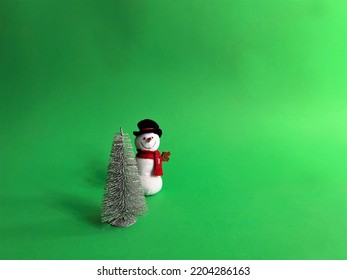 Winter Snowman With Christmas Tree On Green Screen Croma Key