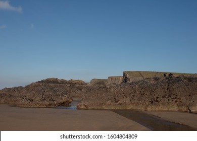 Winter Sun Bathing The Rocks And Cliffs On Summerleaze Beach In The Seaside Town Of Bude On The North Coast Of Cornwall, England, UK