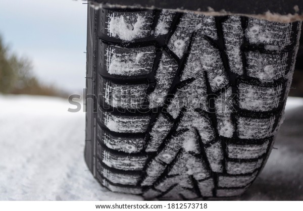 winter tires on snow, the concept of choosing\
winter tires