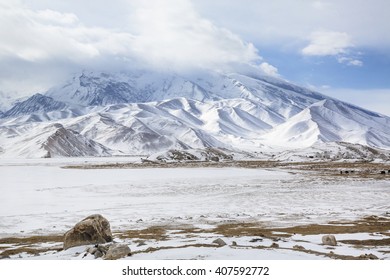 Winter View Of Mustagh Ata Mountain At Karakul Lake On The Karakoram Highway In Pamir Mountains, Akto County,Kizilsu Kirghiz Autonomous Prefecture, Xinjiang, China