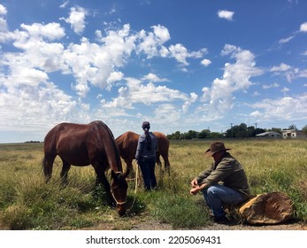 WINTON, QLD - SEP 17 2022:Australian Cowboys Couple And Horses In The Outback Of Queensland.Outback Makes Up About 70% Of Australia's Landmass, But Is Inhabited By Less Than 3% Of Australia Population