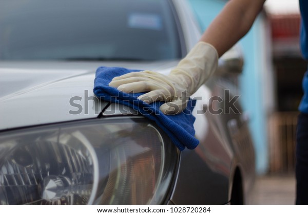 Wipe clean the\
car