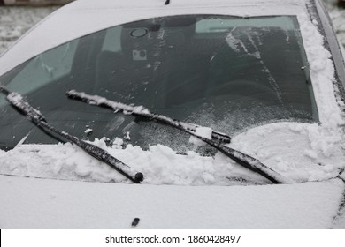 Wiper Blades Clean The Car Windscreen From Snow - Winter, Snowstorm Icing Vehicle After Snowfall, Safe Winter Driving, Preparing For The Trip