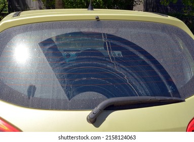 Wiper Streak On Dirty Car Rear Window