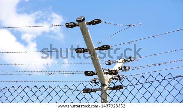 Wire Fence Backgrounds Textures Stock Photo 1437928352 | Shutterstock