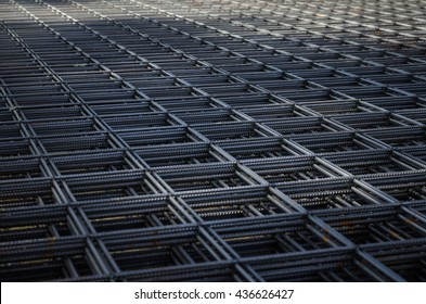 wire mesh. of concrete pouring. / Depth of field concept.