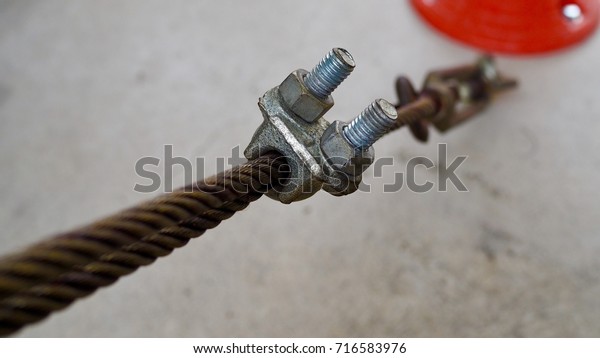 Wire rope, steel wire rope on
the cement wall. Installing a rope, strap attachment or strap
clamp.