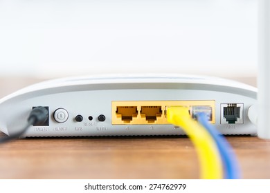 Wireless Modem Network Hub Cable Foto de stock | Shutterstock