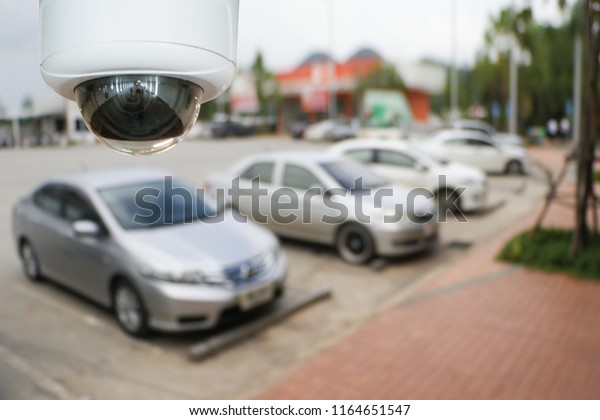 Wireless security cameras are closed-circuit\
television (CCTV) cameras that transmit a video and audio signal to\
a wireless receiver through a radio\
band
