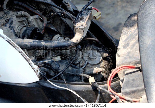 Wiring system\
of old motorcycle in car repair\
shop