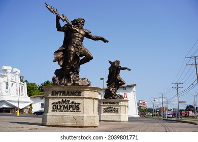 Wisconsin Dells, Wisconsin USA - September 10th, 2021: Statues Of The Greek Demi-God Zeus Sit In Front Of Mt. Olympus Water Park.