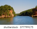 Wisconsin River sandwiched between two rocks, Wisconsin Dells, USA