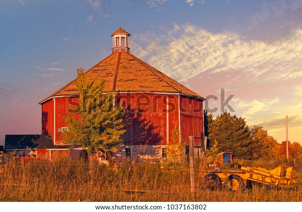 Wisconsin Round Barn Stock Photo Edit Now 1037163802