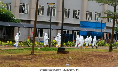 Wisma Athlete, Jakarta-July 23, 2021: Photo Of Workers Wearing Complete Personal Protective Equipment At The Covid-19 Emergency Hospital