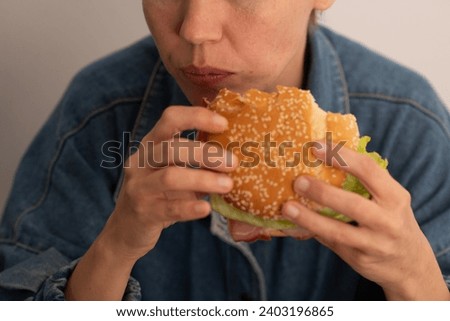 Similar – Foto Bild lecker Hamburger Hand