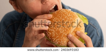 Similar – Foto Bild lecker Hamburger Hand