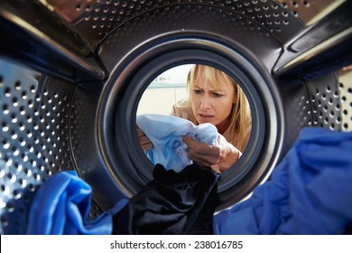 Woman Accidentally Dyeing Laundry Inside Washing Machine