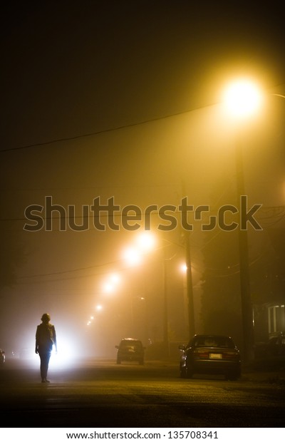 Mujer Sola En Medio De Una Foto De Stock Editar Ahora