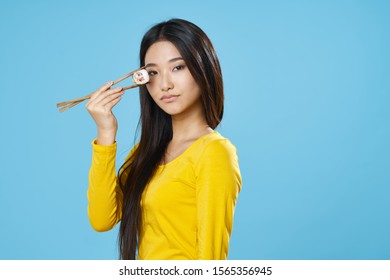 female body presentation sushi