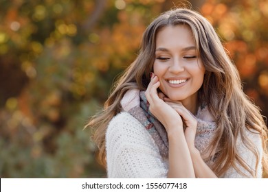 woman autumn portrait. fashion girl outdoor. Autumn woman having fun at the park and smiling. young woman portrait in autumn color