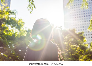 逆光 横顔 の写真素材 画像 写真 Shutterstock