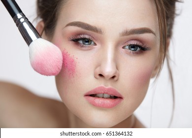Woman Beauty Face Cosmetics. Portrait Of Sexy Young Female Model Applying Makeup, Loose Blush With Brush On Facial Skin. Closeup Beautiful Girl With Fresh Skin And Natural Make-Up. High Resolution