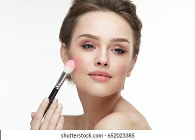 models with makeup brush images stock photos vectors shutterstock https www shutterstock com image photo woman beauty makeup closeup young brush 652023385