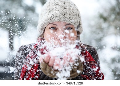 683,587 Woman In Snow Images, Stock Photos & Vectors | Shutterstock