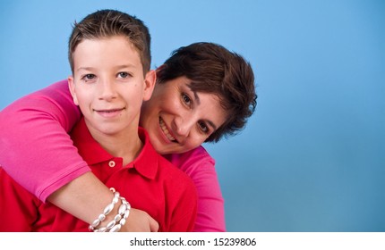 A woman and a boy who are mother and son. (blue screen)